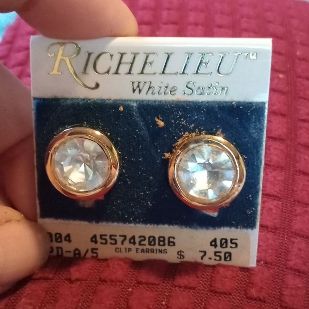 Richelieu vintage clip-on earrings